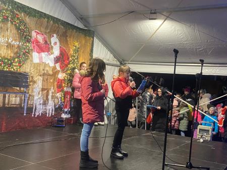 Praznični božično-novoletni bazar učencev OŠ Koroški jeklarji (4)